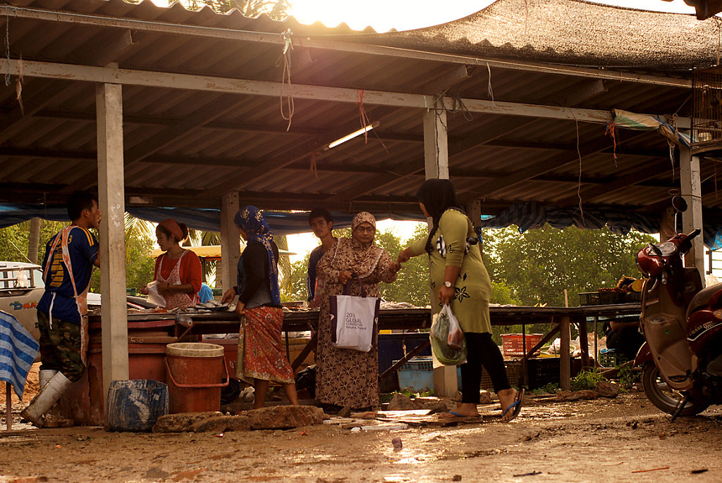 muddy market in sunshine