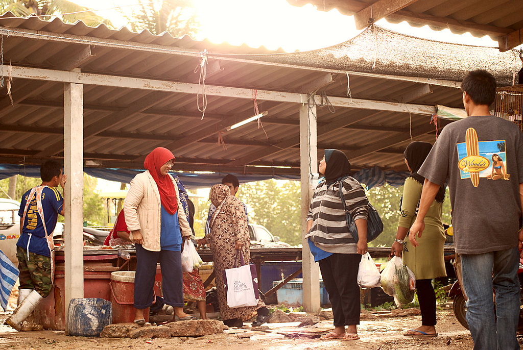 muddy market in sunshine